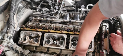 汽車發(fā)動(dòng)機(jī)怠速抖動(dòng)是什么原因引起的？